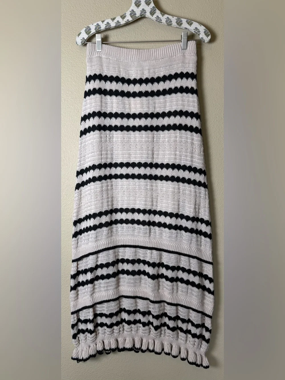 Solitaire Boho Knit Striped Midi Skirt Large Cream Black Ruffle Hem Crochet